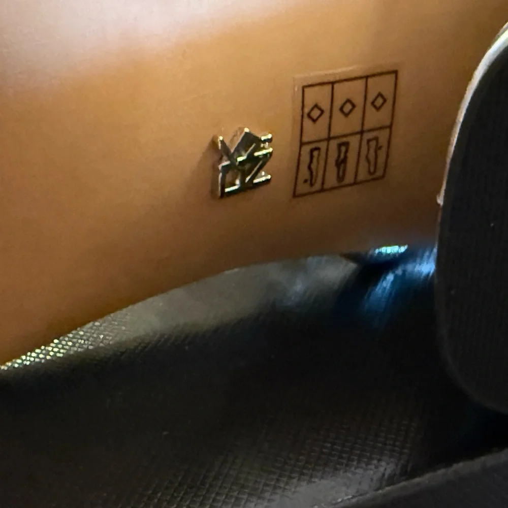 New DKNY Metallic Silver Block 2.5” Heel Sandals Trixie mid ankle size 8.5 - Picture 4 of 9